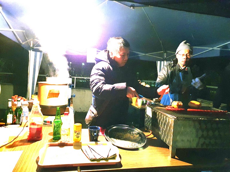 Feuerwurst nach der Vorabendmesse