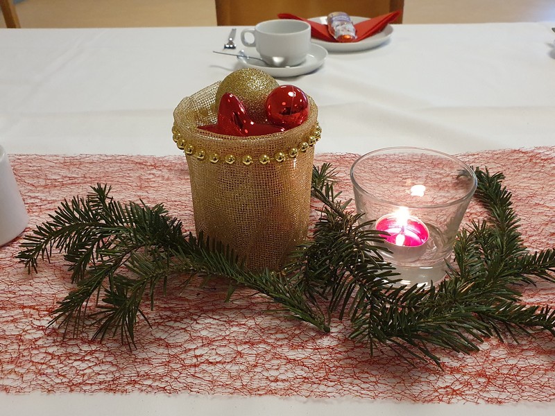 Adventsfeier – Seniorenkreis mit Treff der Frau im Saal von St. Andreas