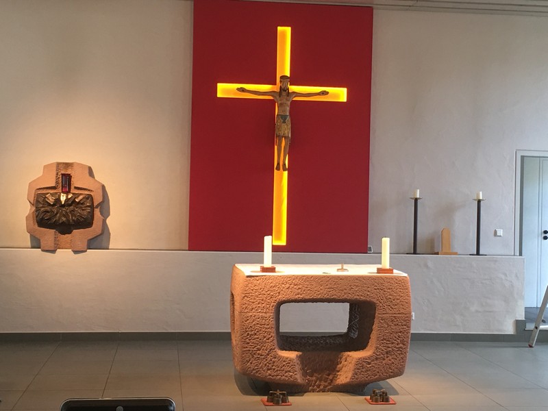 Erneuerung der LED Bänder im Kreuz in Pliezhausen.