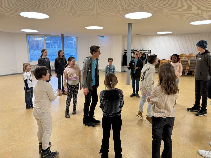 Mein Körper betet mit – Kinder erleben Glauben.