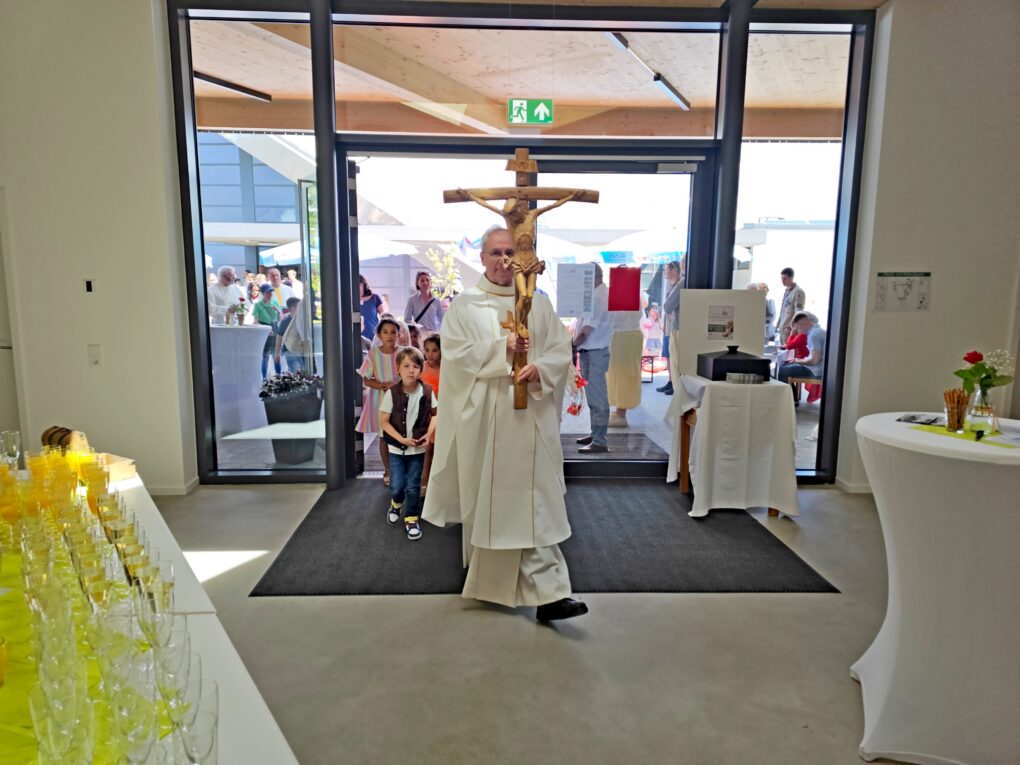 Gemeinde feiert Einweihung des neuen Gemeindehauses St. Andreas